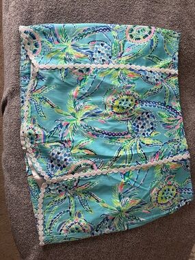 Lilly Pulitzer Turquoise Tropical Print mini skirt with Lace Trim.